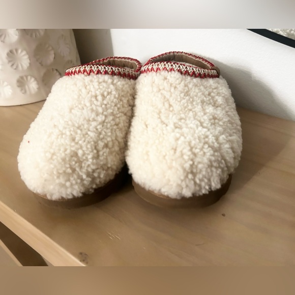 UGG Women's 6 Tasman Maxi Curly Natural Cream Slip On - Picture 2 of 6